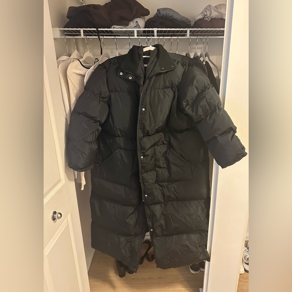 Long heavy puffer coat from Pretty Little Thing, plus size, black - Picture 2 of 5